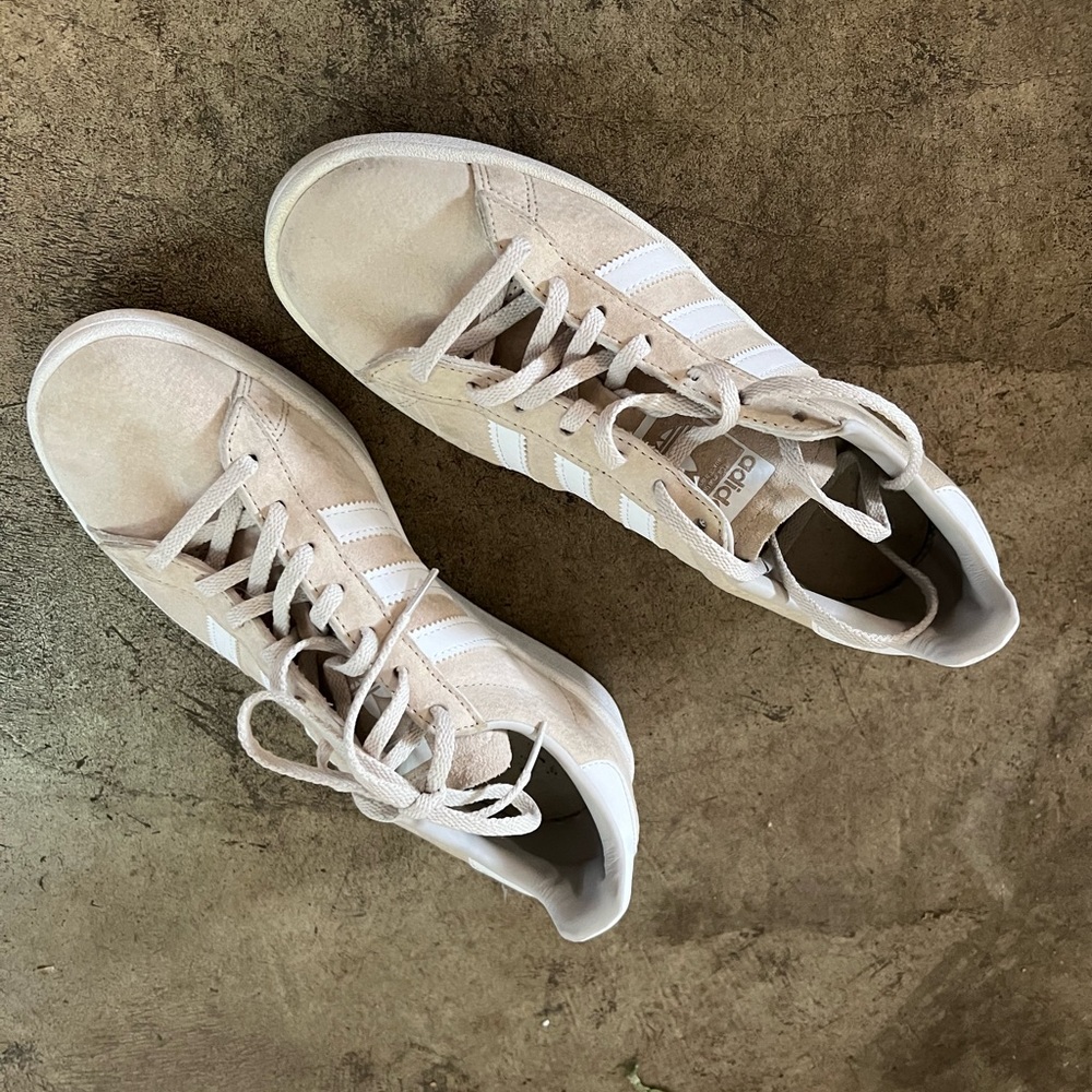 Adidas tan&white lace ups